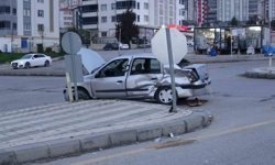 İki araç çarpıştı: 4 yaralı