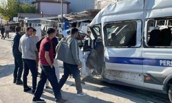 İşçi servisi ile kamyon çarpıştı: 8 yaralı