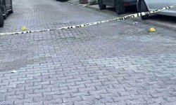 Polis kendine saldıran gençler kaçınca havaya uyarı ateşi açtı