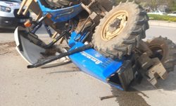 Traktör ile ambulans çarpıştı: 1 yaralı