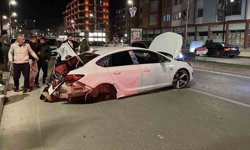 Üç kişinin yaralandığı kazada araç hurdaya döndü: O anlar kamerada