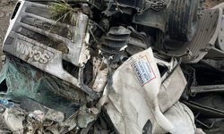 Yoldan çıkan tır hurdaya döndü: 1 yaralı