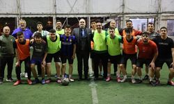 Vali Taşolar Öğrencilerle Halı Sahada Buluştu