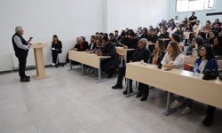 Prof. Dr. Yıldırım, Makroekonomik Modellerin Tarihsel Evrimini Iğdır Üniversitesinde Anlattı