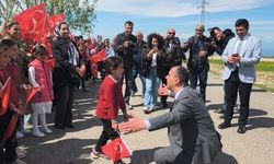IĞDIR KERVANSARAY ORTAOKULUNDA GÖRKEMLİ KARŞILAMA: “SİZLER BİZİM GELECEĞİMİZSİNİZ”