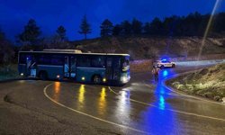Alkollü bir şahıs çaldığı özel halk otobüsüyle kaza yaptı