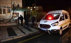 Babasını bıçakladı, arkasına bile bakmadan kaçtı