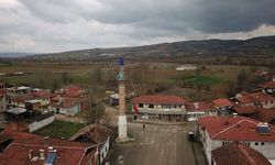 Camisiz minare köyün sembolü oldu