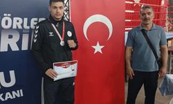 Iğdır’ın "Demir Yumruğu" Türkiye Kürsüsünde: Malik Ejder Dağdelen’den Gümüş Madalya!