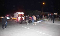 Çöp kamyonuyla çarpışan motosikletteki 2 genç hayatını kaybetti