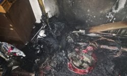 Ev yandı: 9 nüfuslu aile açıkta kaldı