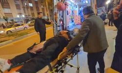 İki genç bıçaklı saldırıda yaralandı
