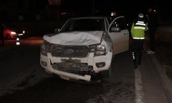 Kamyonet otomobile arkadan çarptı: 2 yaralı