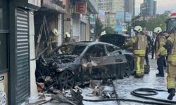 Lüks araç dükkana girdi: 2 yaralı