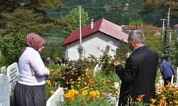 Mezarlıklarda duygu dolu ziyaret