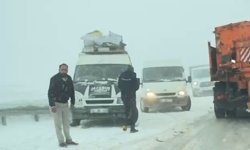 Palandöken Geçidi baharda da geçit vermedi, sürücülerin imdadına ekipler yetişti