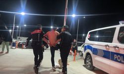 Tartıştığı arkadaşını bıçakladı, polis ekiplerine zor anlar yaşattı