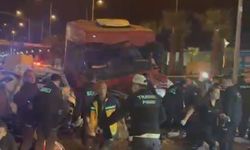 Tır iki otomobile çarptı: 5 ölü, 6 yaralı