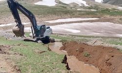 Iğdır İl Özel İdaresi’nden Çiftçiye Hızır Gibi Müdahale: Kapanan Su Kanalları Yeniden Açıldı!