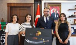 KYK’lı Gençlerden İl Müdürü Şahin’e Anlamlı Zülfikar Tablosu