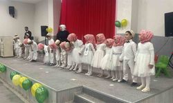 Çavdarhisar'da 4-6 Yaş Kur'an Kursu öğrencilerinden yılsonu gösterisi
