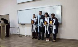 Iğdır Üniversitesi, Türk Dili ve Edebiyatı bölümü mezunlarını plaket ve belgelerle uğurladı