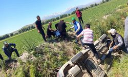 Otomobil kanala uçtu: 4 yaralı