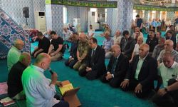 IĞDIR’DA 15 TEMMUZ HAZIRLIĞI: CADDE VE SOKAKLAR BAYRAKLARLA DONATILDI, ŞEHİTLER İÇİN MEVLİD OKUTULDU