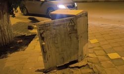 IĞDIR SOKAKLARINDA KORKUTAN MANZARA: ELEKTRİK TRAFOLARI FACİAYA DAVETİYE ÇIKARIYOR!
