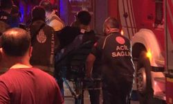 4 katlı binada çıkan yangında bir itfaiye eri yaralandı