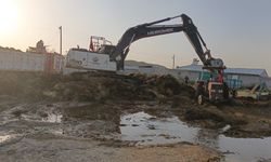 Kulakbaşı Köyündeki Saman Yangınının Enkazı Temizlendi