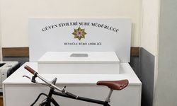 Bisiklet çalan hırsız kameraya yakalandı
