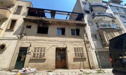 Evini ateşe verdi, alevler geceyi aydınlattı