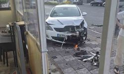 Otomobiller çarpıştı: Bir sürücü hastaneye kaldırıldı