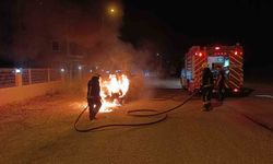 Seyir halindeki otomobil alev topuna döndü