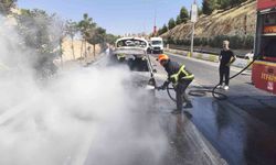 Seyir halindeki otomobil yandı
