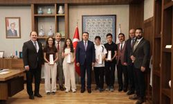 Vali Musa Işın, LGS Türkiye birincilerini ağırladı