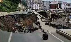 Yol çöktü, 2 bina tedbir amaçlı tahliye edildi
