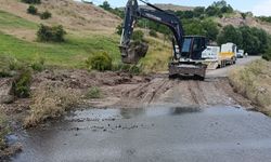 Sutaşı Köyünde Heyelan: Iğdır İl Özel İdaresi Ekipleri Yolu Ulaşıma Açmak İçin Zamanla Yarışıyor
