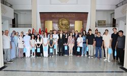 BAŞARI TESCİLLENDİ: VALİ TAŞOLAR DERECEYE GİREN ÖĞRENCİLERİ AĞIRLADI