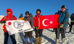 Iğdırlı Dağcılar Zirvede Bayrak Açtı