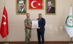 5'inci Hudut Tugay Komutanı Tuğgeneral Cavit Tütüncü’den Rektör Gürel’e Veda Ziyareti