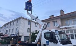 Elektrik direği kıvılcım saçtı: Mahalle sakinleri korku dolu anlar yaşadı