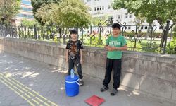 Iğdır’da Eski Usul Yeniden Görüldü: Kaldırımlarda Seyyar Satış Dönemi Geri mi Dönüyor?