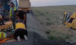 Iğdır-Kars Karayolunda Kamyon Devrildi