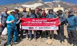 Zaferin ruhu, Ağrı Dağı'nın zirvesine taşındı