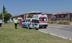 Polis aracına otomobil çarptı: 1'i polis 1'i bekçi toplam 6 yaralı
