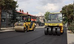 KARS BELEDİYESİ YUSUFPAŞA MAHALLESİ’NDE ASFALT ÇALIŞMALARINI SÜRDÜRÜYOR