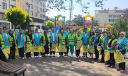 IĞDIR’DA "BENİM ŞEHRİM BENİM EVİM" SEFERBERLİĞİ: ANNELER VE ESNAF ENGELSİZ PARKI TEMİZLEDİ