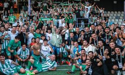 Mardin Galibiyetinin Ardından Cantürk Alagöz Mutluluğunu Taraftarlar ve Futbolcularla Kutladı
